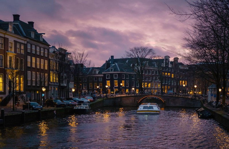 boat hire in amsterdam